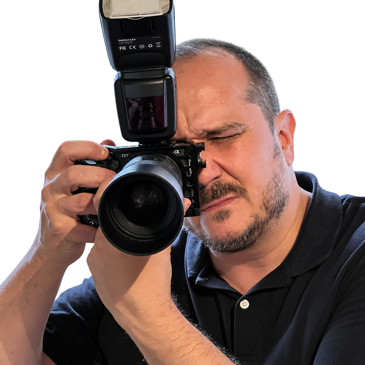 Jordi Barredo con su cámara, creando fotografía y vídeo para marcas
